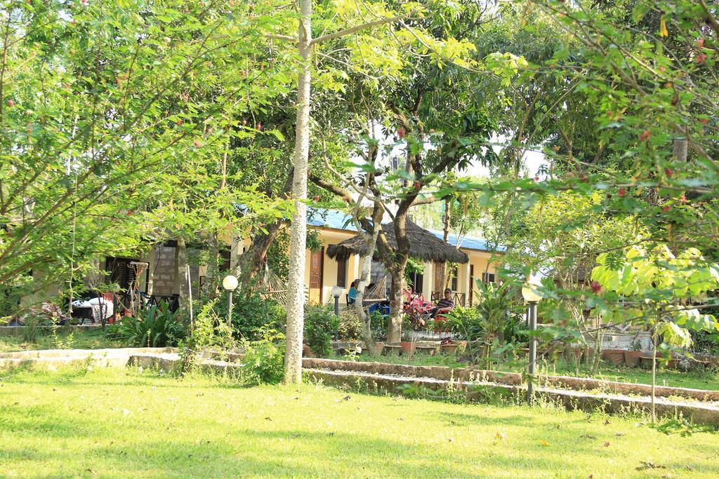 Chitwan Safari Camp & Lodge Sauraha Exterior photo
