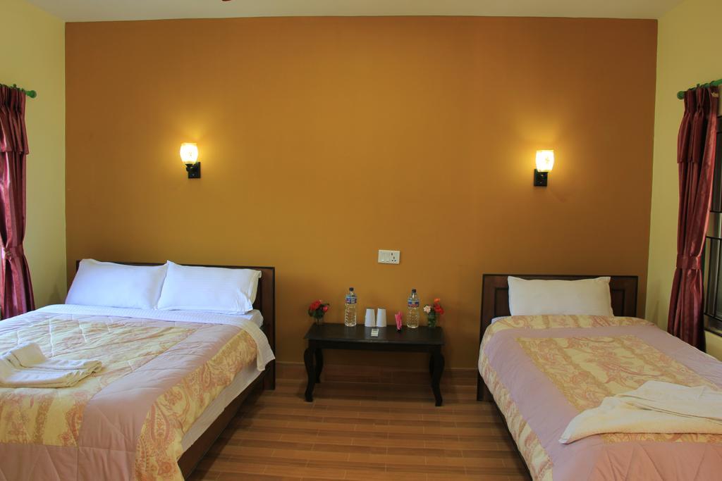 Chitwan Safari Camp & Lodge Sauraha Exterior photo