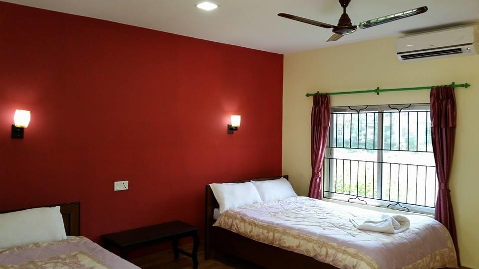 Chitwan Safari Camp & Lodge Sauraha Exterior photo