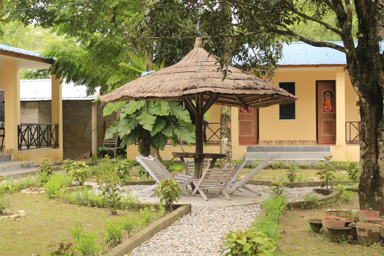 Chitwan Safari Camp & Lodge Sauraha Exterior photo
