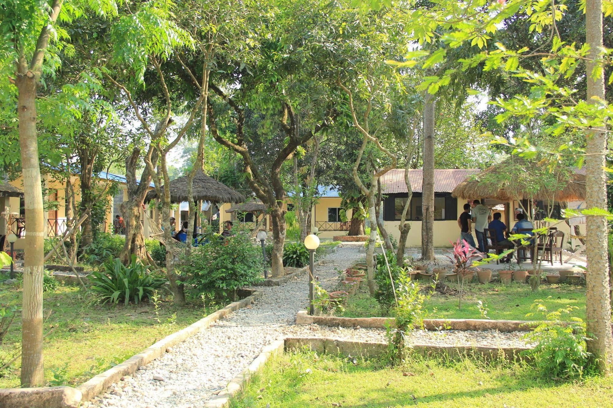 Chitwan Safari Camp & Lodge Sauraha Exterior photo