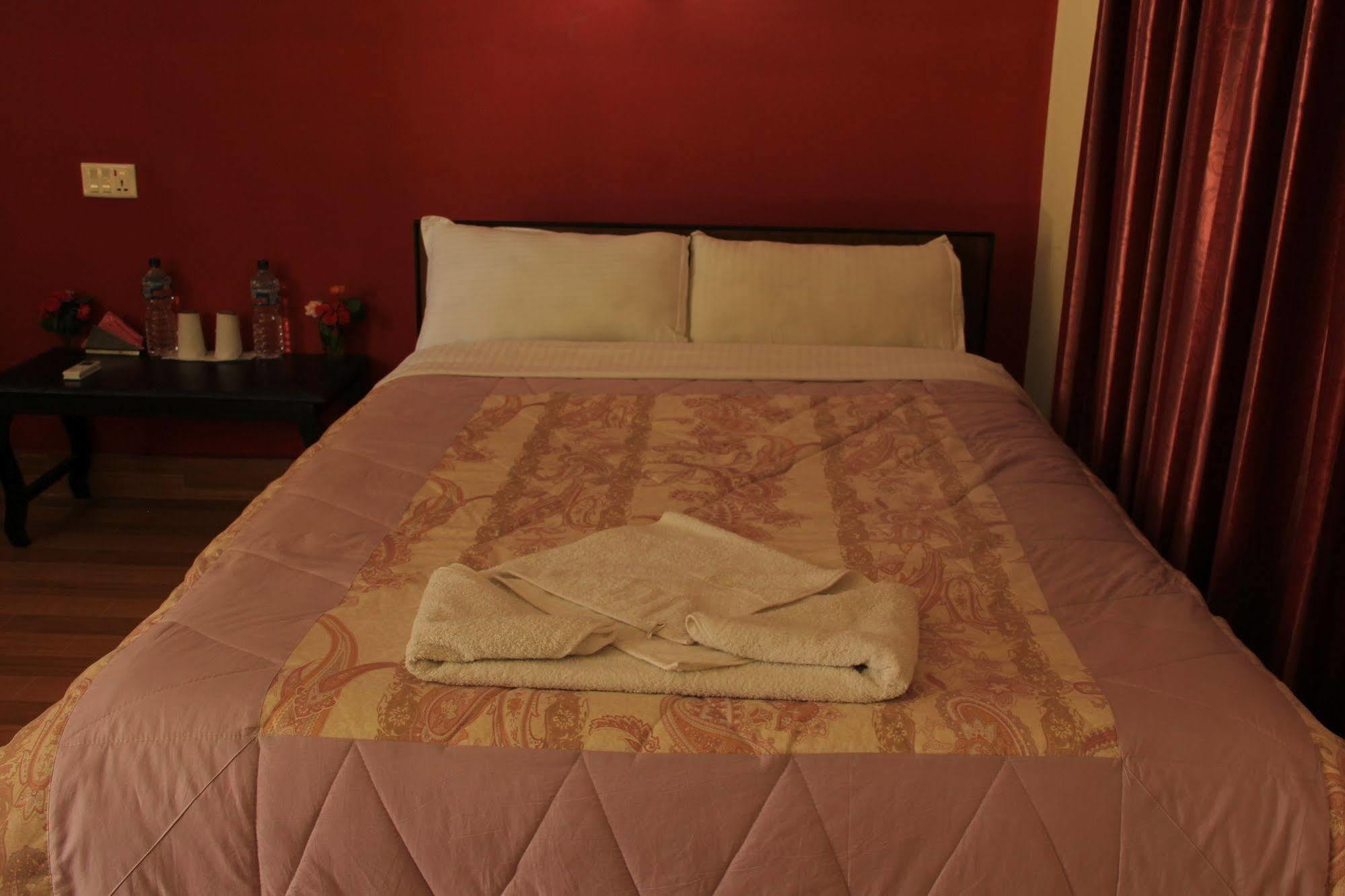 Chitwan Safari Camp & Lodge Sauraha Exterior photo