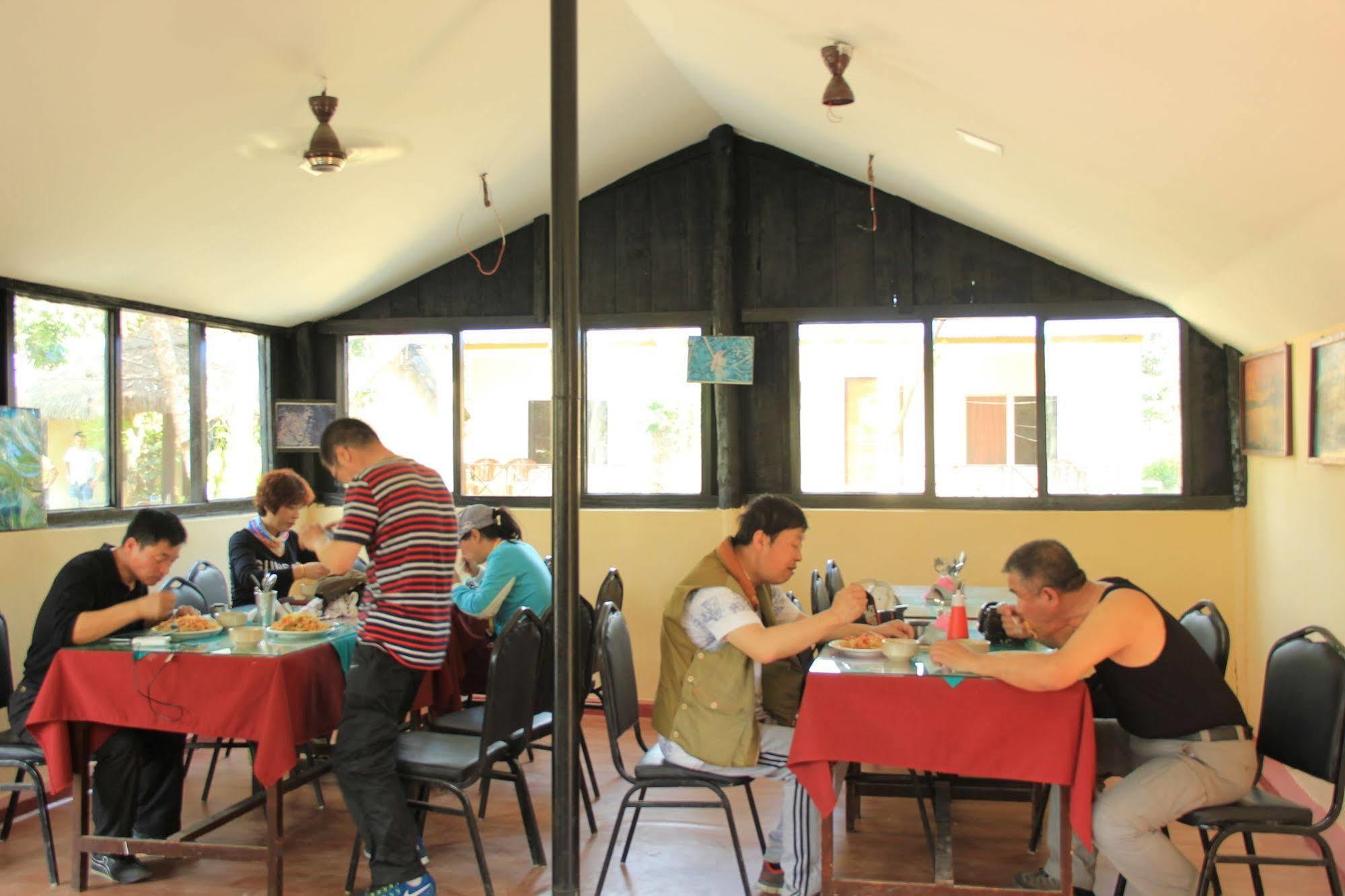Chitwan Safari Camp & Lodge Sauraha Exterior photo