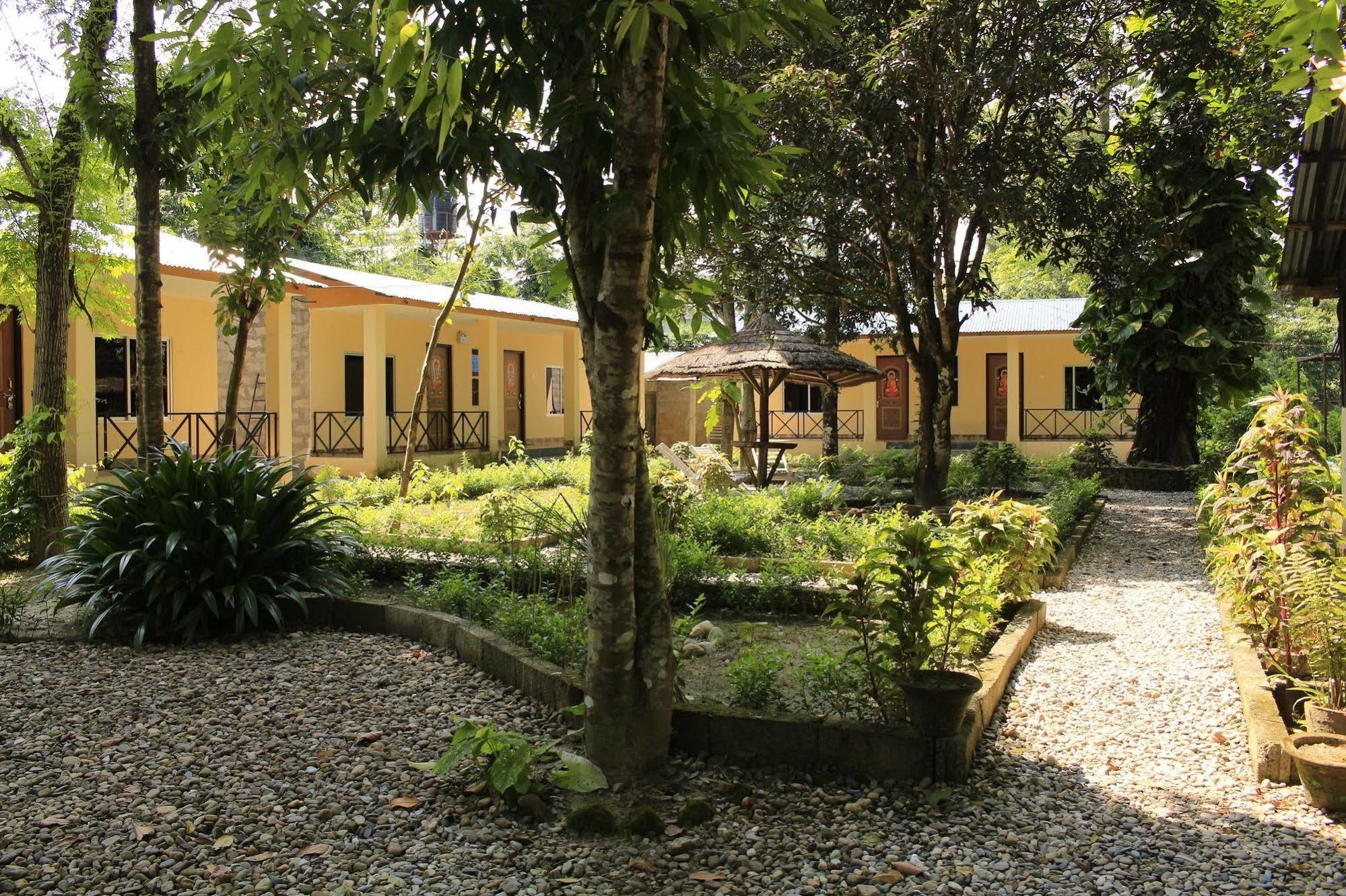 Chitwan Safari Camp & Lodge Sauraha Exterior photo