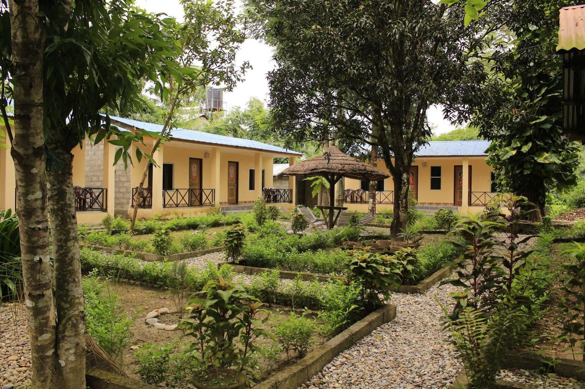 Chitwan Safari Camp & Lodge Sauraha Exterior photo